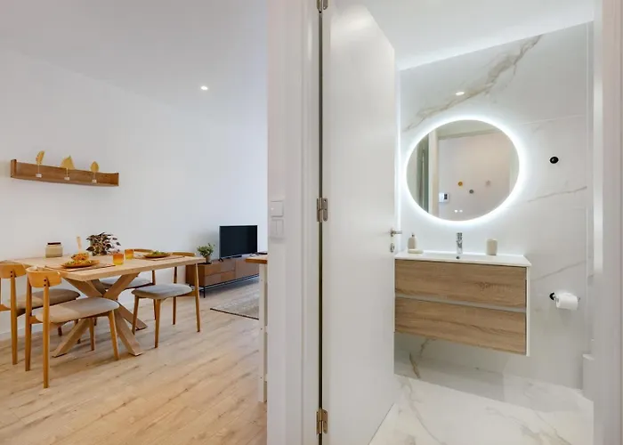 The Morning Light @ Boavista Flats Porto