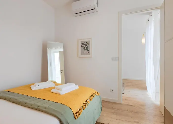 The Morning Light @ Boavista Flats * Порту